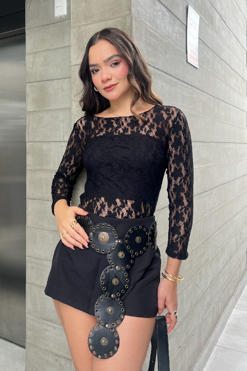 TOP ENCAJE NEGRO